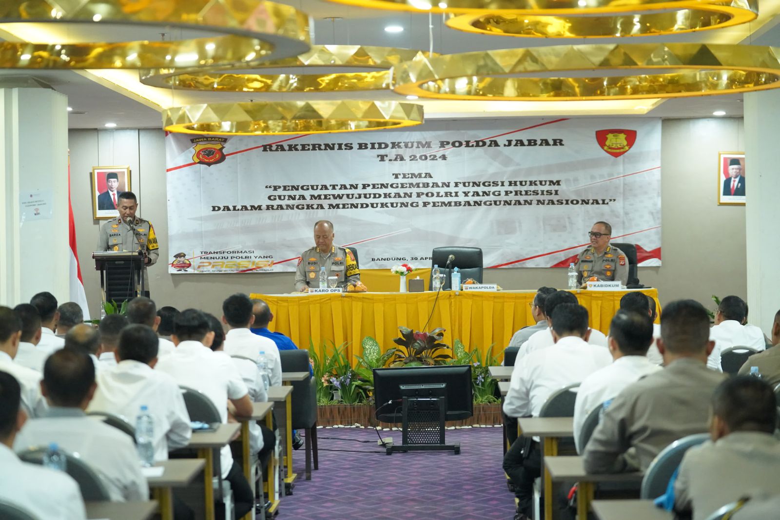 WAKAPOLDA JABAR BUKA  RAKERNIS BIDANG HUKUM POLDA JABAR