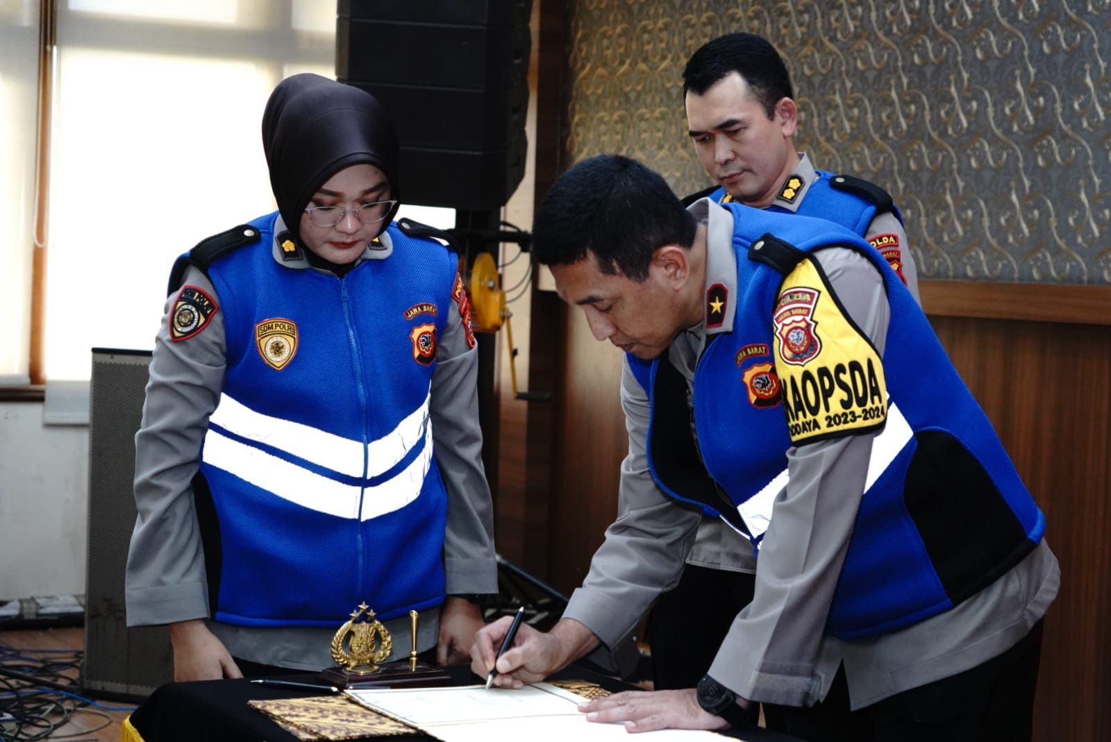 WAKAPOLDA JABAR PIMPIN PENGAMBILAN SUMPAH DAN PENANDATANGANAN PAKTA INTEGRITAS SELEKSI PENERIMAAN  SISWA SEKOLAH INSPEKTUR POLISI SUMBER0 SARJANA T.A 2024