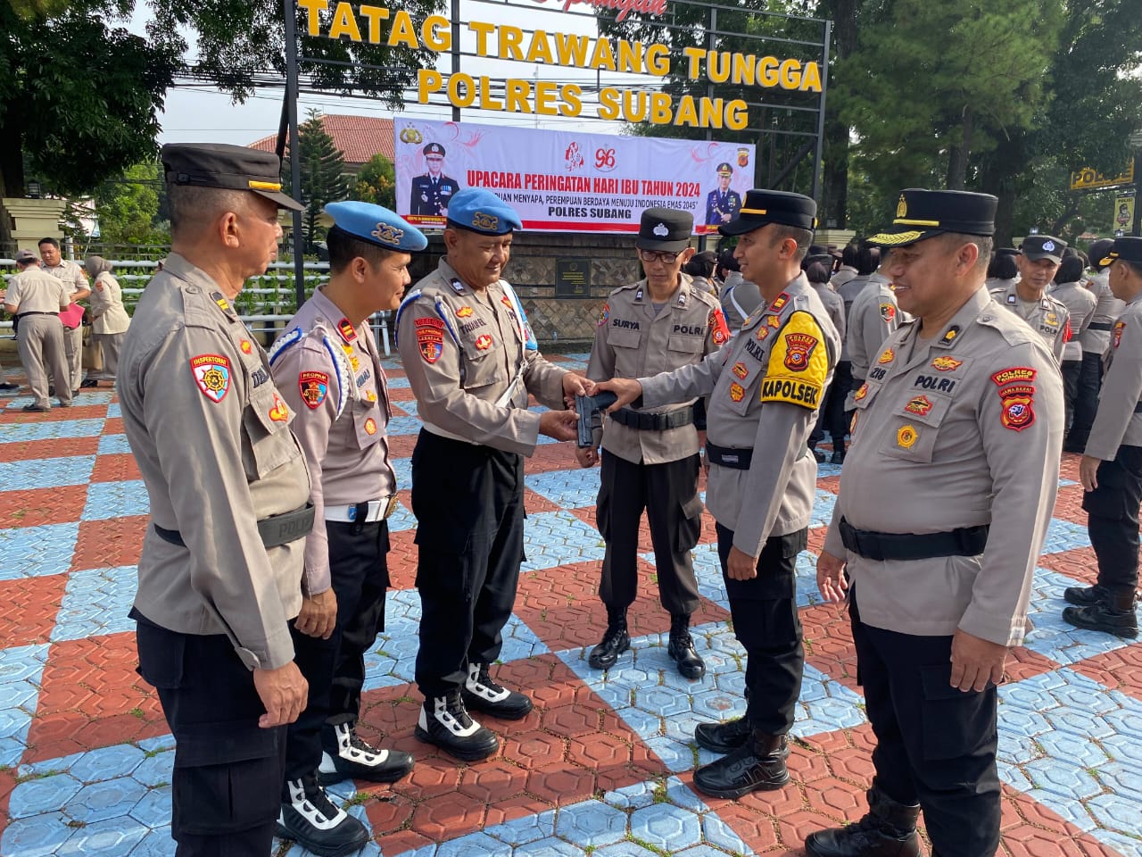 Wakapolres Subang Pimpin Langsung Pemeriksaan Senpi Dinas : Pastikan Penggunaan Senpi Sesuai Aturan