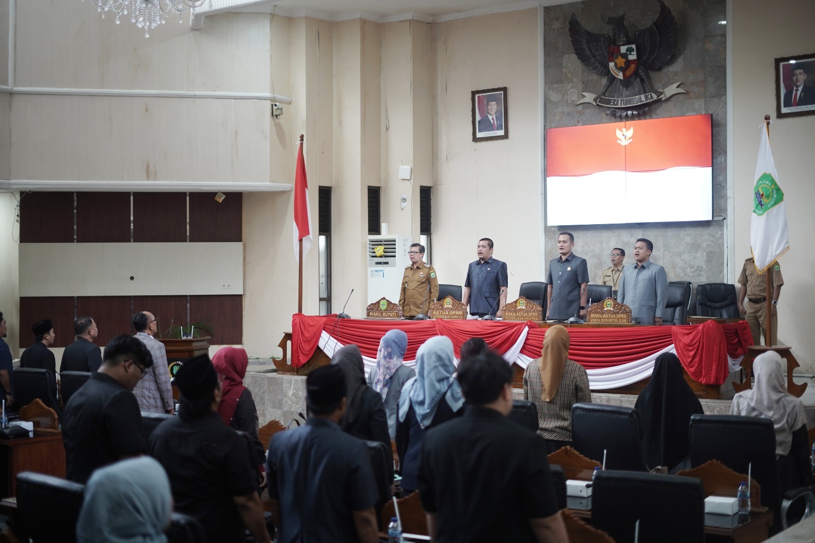 WAKIL BUPATI HADIRI RAPAT PARIPURNA PANDANGAN UMUM FRAKSI,DORONG PENYESUAIAN ANGGARAN UNTUK INFRASTRUKTUR