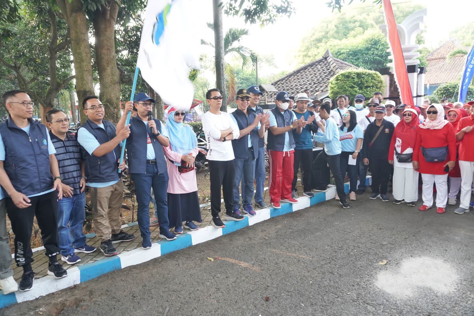 Wakil Bupati membuka jalan sehat HUT RI ke-78 & sosialisasi pembayaran digital Perumda Tirta Rangga Kabupaten Subang