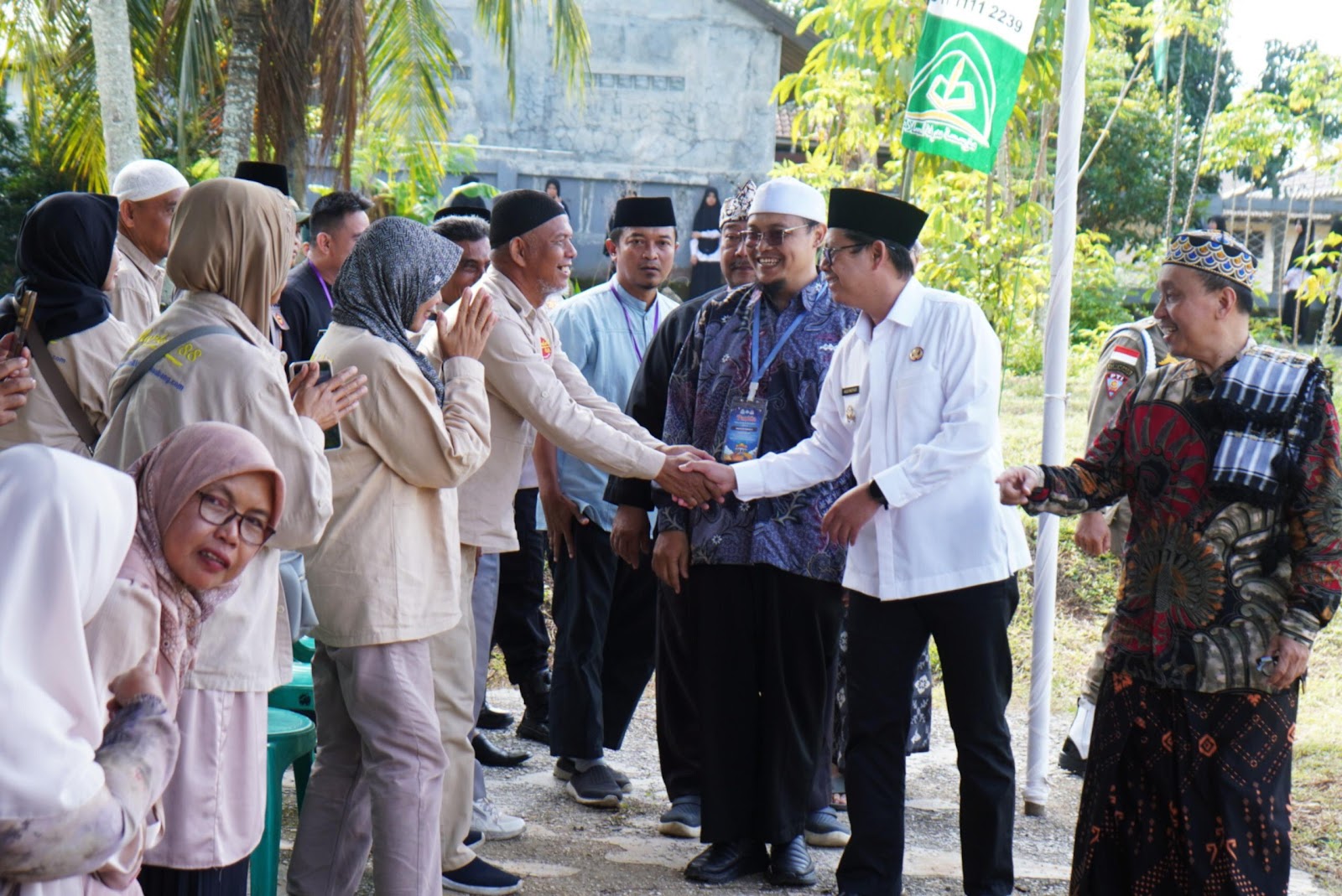 WAKIL BUPATI SUBANG APRESIASI PONPES MA'RIFATUSSALAAM SALURKAN 5.000 PAKET SEMBAKO,TEKANKAN MANFAAT NYATA BAGI WARGA DI BULAN RAMADAN