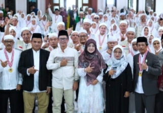 WAKIL BUPATI SUBANG HADIRI ACARA HAFLATUL HUJJAJ KBIHU SUTAATMADJA 1446 H