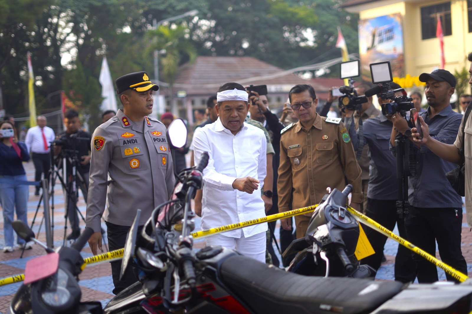 WAKIL BUPATI SUBANG HADIRI KONFERENSI PERS PENGUNGKAPAN KASUS BEGAL DAN PEREDARAN NARKOTIKA DI POLRES SUBANG