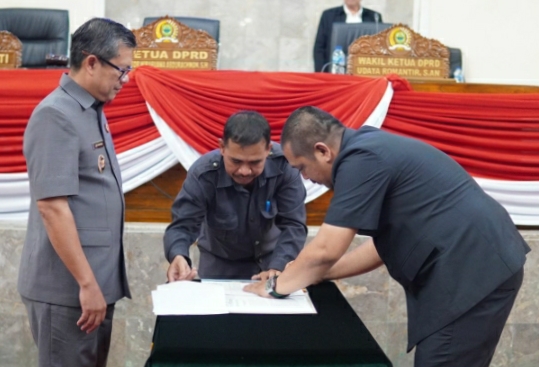 WAKIL BUPATI SUBANG HADIRI PARIPURNA PENETAPAN PERDA DISABILITAS, SERTA PENYAMPAIAN NOTA PENGANTAR APBD 2024 & RPJMD 2025-2029