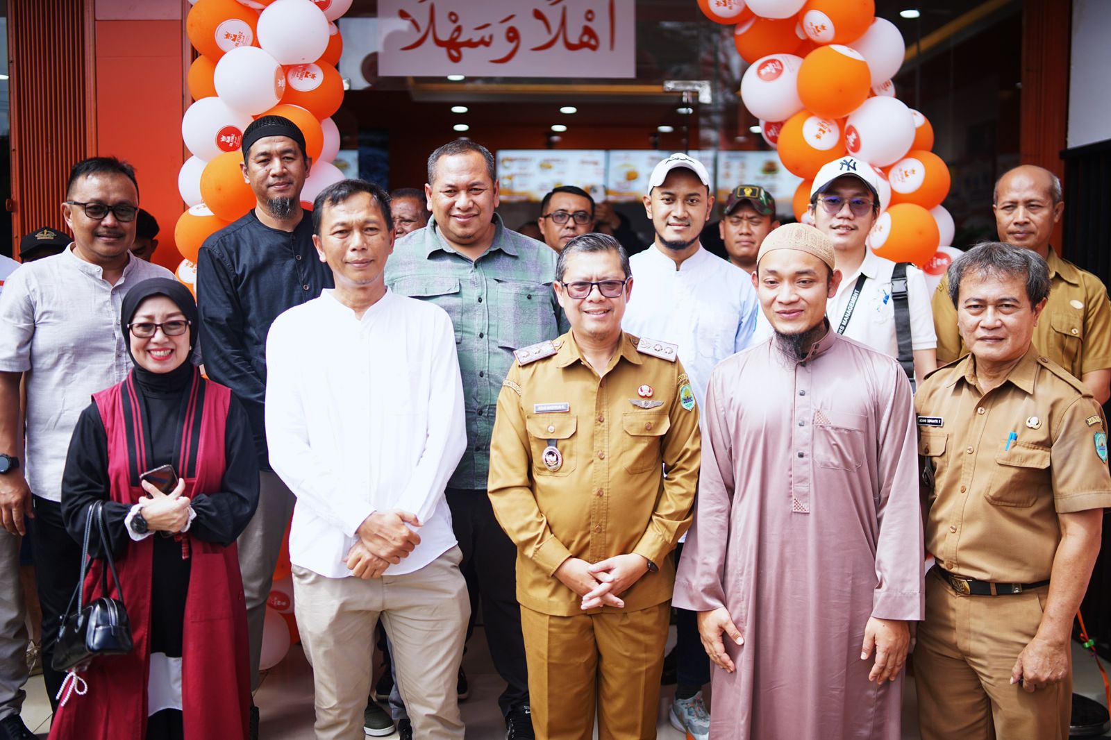 WAKIL BUPATI SUBANG HADIRI PEMBUKAAN ALMAZ FRIED CHICKEN, DORONG PELUANG EKONOMI LOKAL