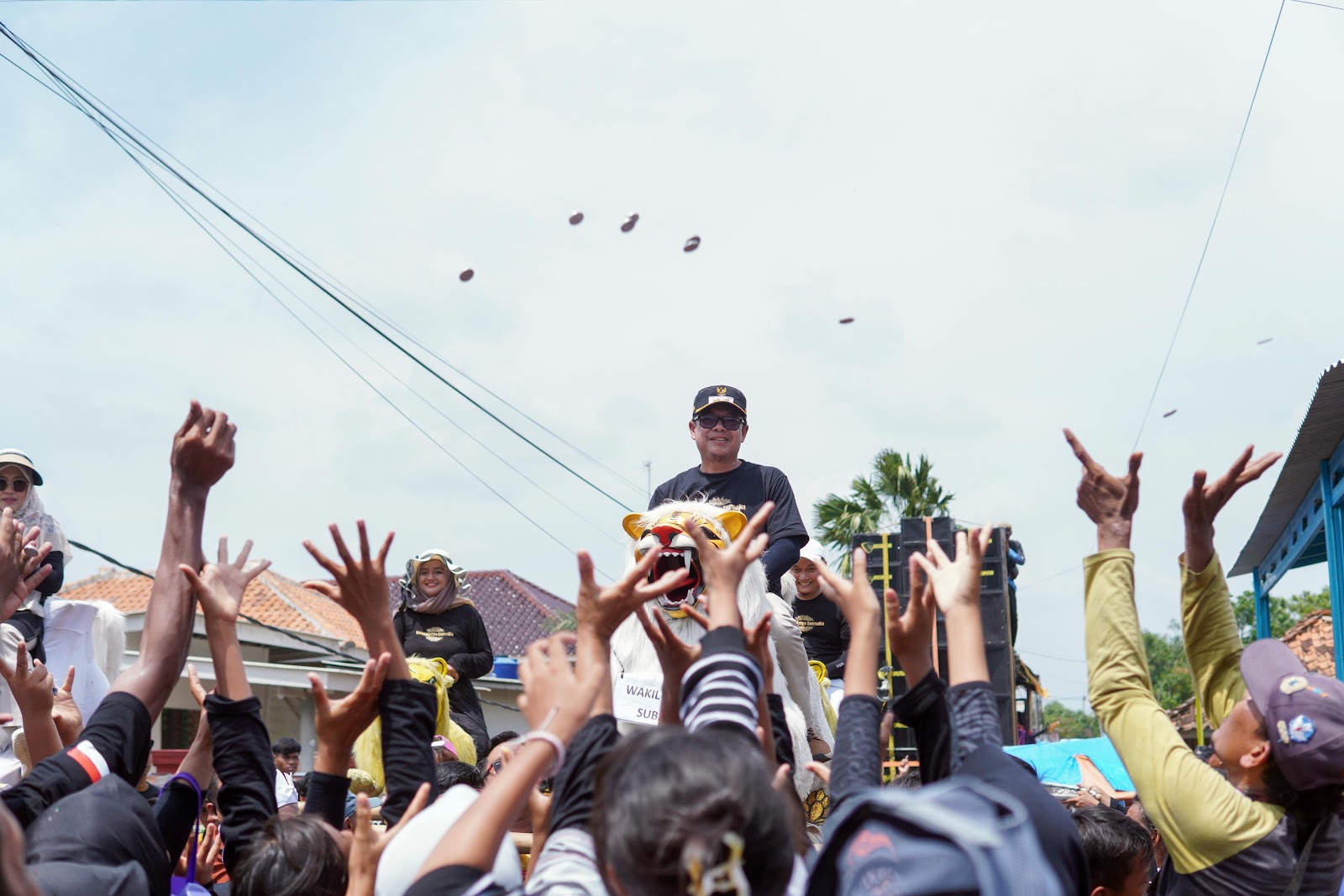 WAKIL BUPATI SUBANG HADIRI RUWAT BUMI DESA WANAJAYA, AJAK WARGA PERKUAT GOTONG ROYONG DAN DUKUNG PEMBANGUNAN