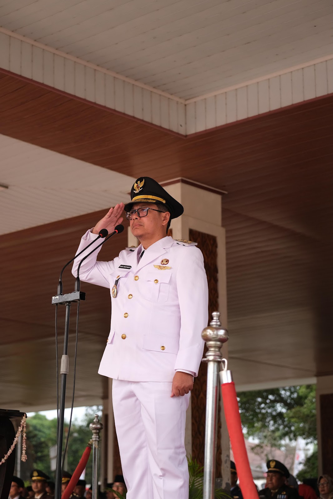 WAKIL BUPATI SUBANG JADI INSPEKTUR UPACARA PENURUNAN BENDERA HUT KE-81 RI YANG BERLANGSUNG KHIDMAT DAN SAKRAL