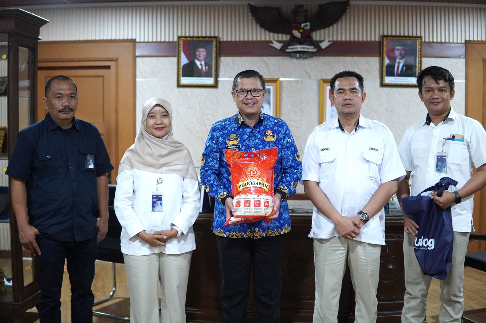 WAKIL BUPATI SUBANG,KANG AKUR,TERIMA KUNJUNGAN BULOG SUBANG, BAHAS STRATEGI PADI DAN BERAS DARI HULU KE HILIR