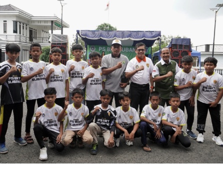 Wakil Bupati Subang Lepas Tim PS BRT Untuk Mengikuti Turnamen Piala Soeratin 2022