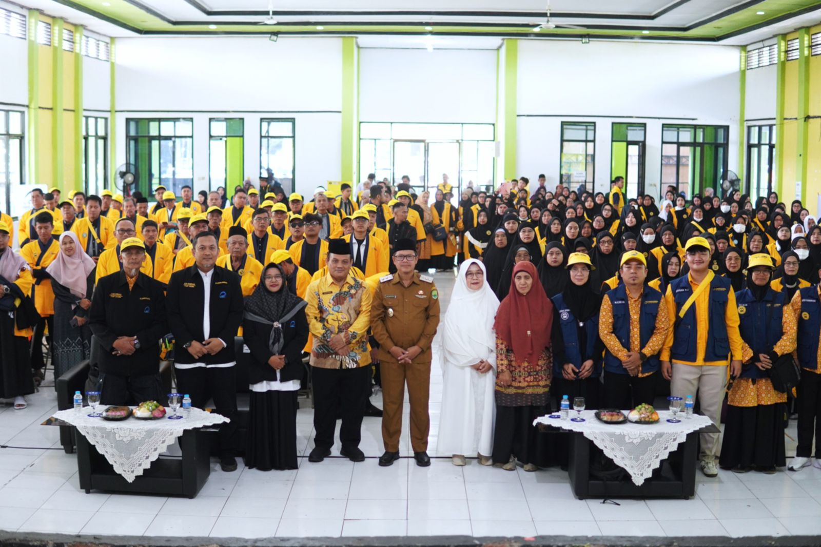 WAKIL BUPATI SUBANG RESMI MELEPAS KEBERANGKATAN 250 JAMAAH “UMRAH BARENG 1 PESAWAT JILID 3”: MANFAATKAN WAKTU UNTUK PERKUAT IBADAH