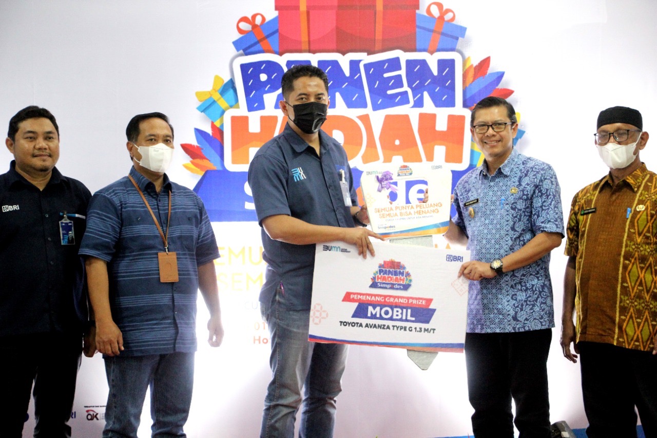 WAKIL BUPATI SUBANG SERAHKAN GRAND PRIZE PENGUNDIAN PANEN HADIAH SIMPEDES