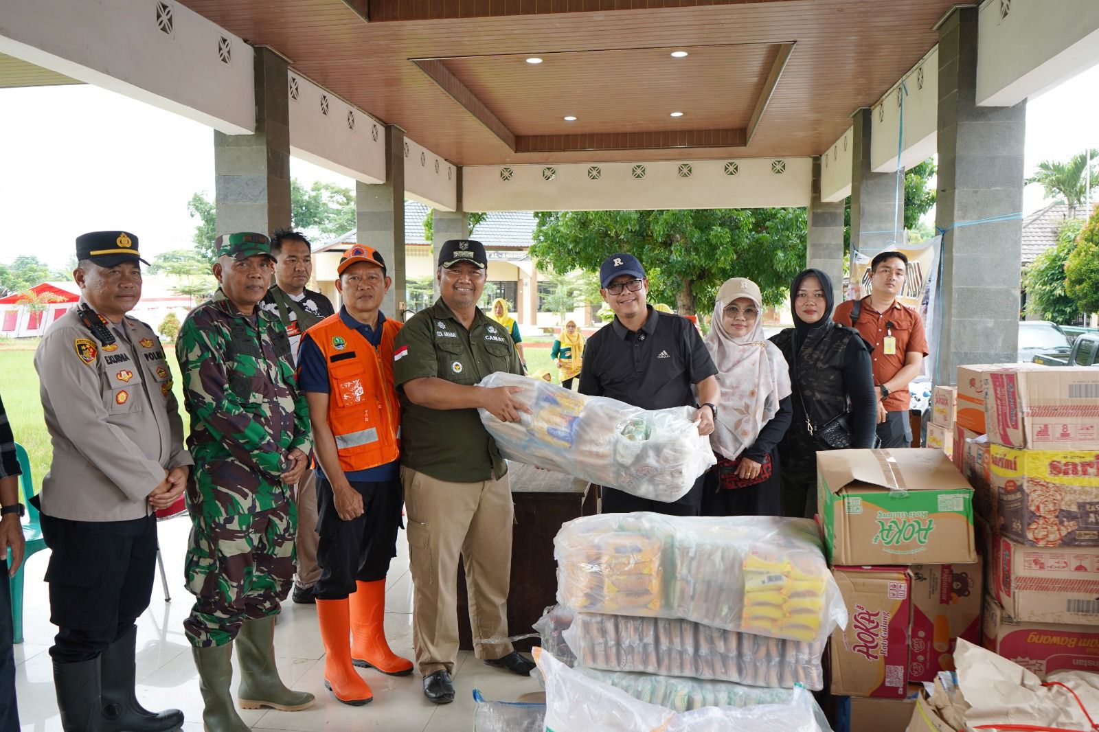 Wakil Bupati Subang Tinjau dan Serahkan Bantuan bagi Warga Terdampak Banjir di Kecamatan Ciasem