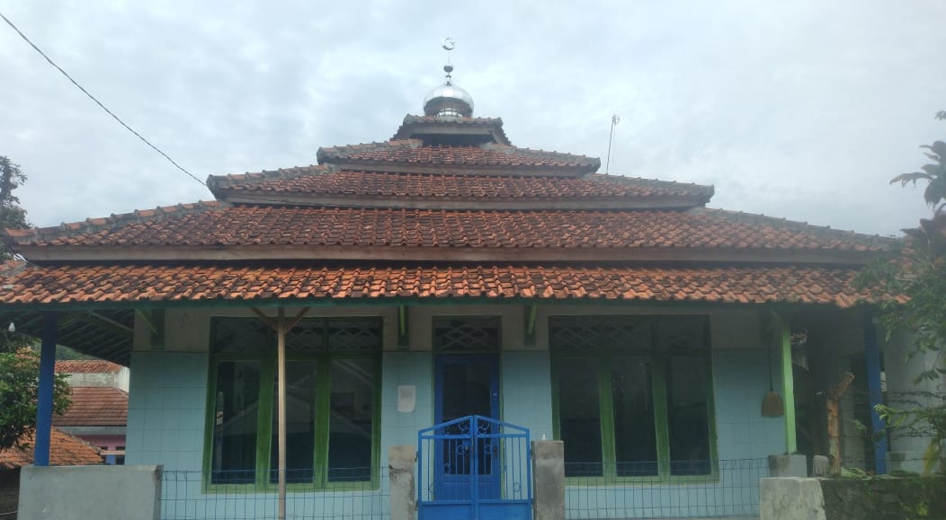 Warga Dampit Minta Ke Pihak Pemdes Cijambe Agar Masjid Jami Al-Hidayah di Perbaiki