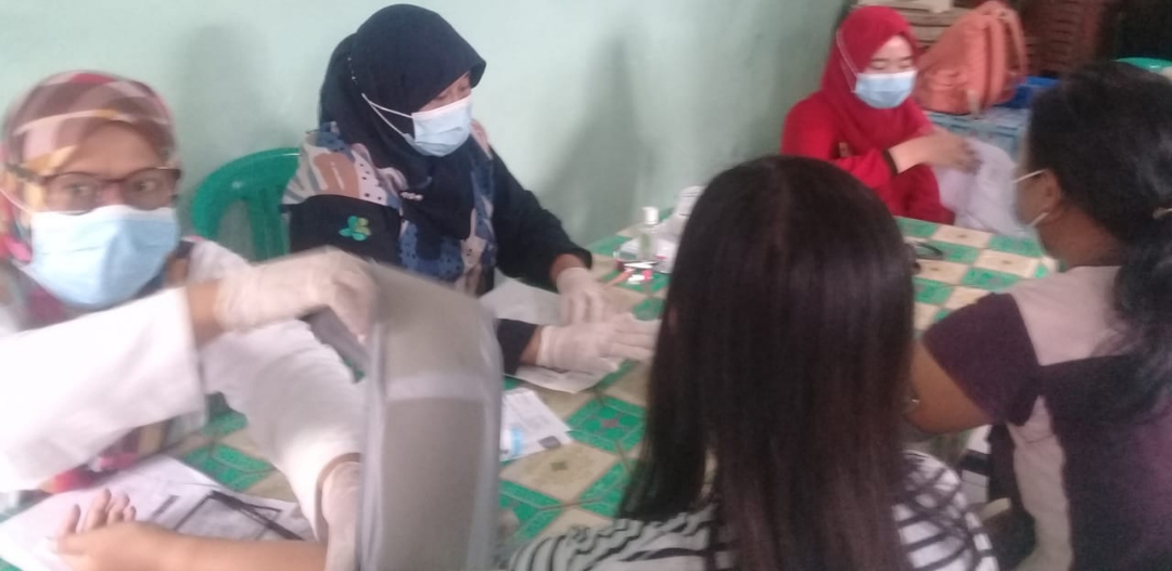 Warga Dusun Dampit Cijambe Antusias Ikuti Vaksinasi Covid-19