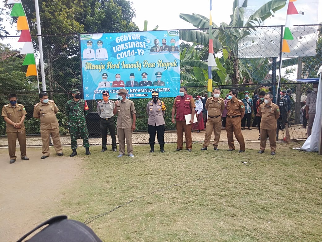 Warga Nagrak Ciater Sambut Kedatangan Bupati Subang