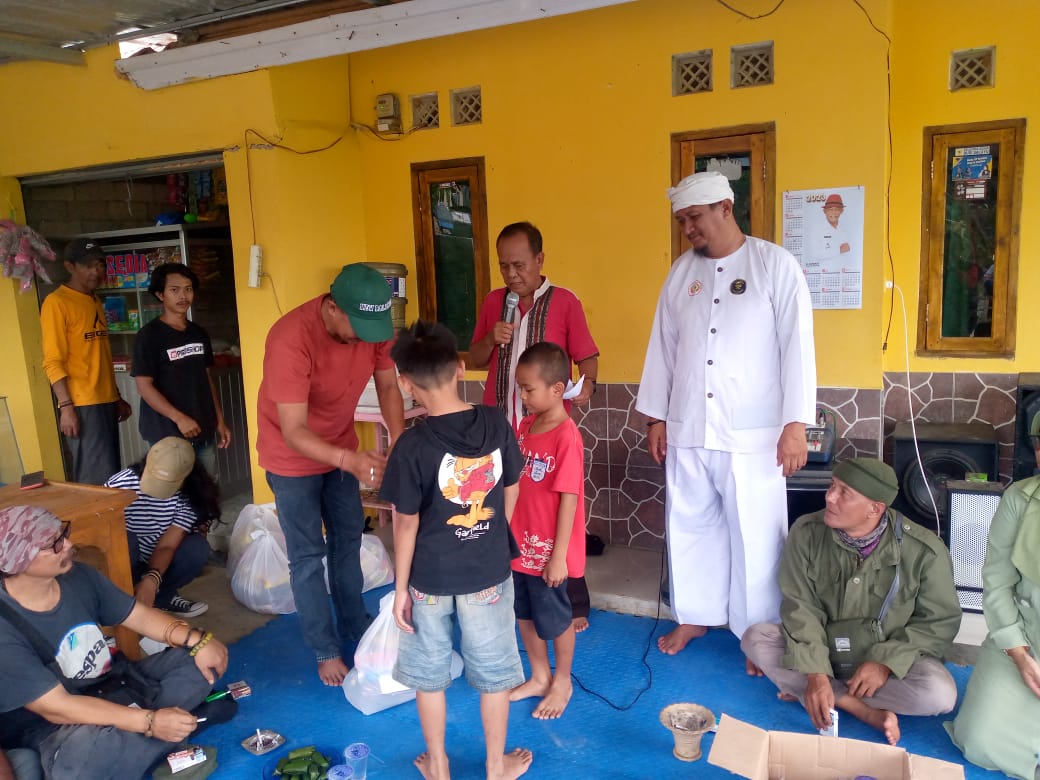 Yayasan Budi Saluyu Membagikan Paket Sembako Kepada Kaum Dhuafa Dan Anak Yatim